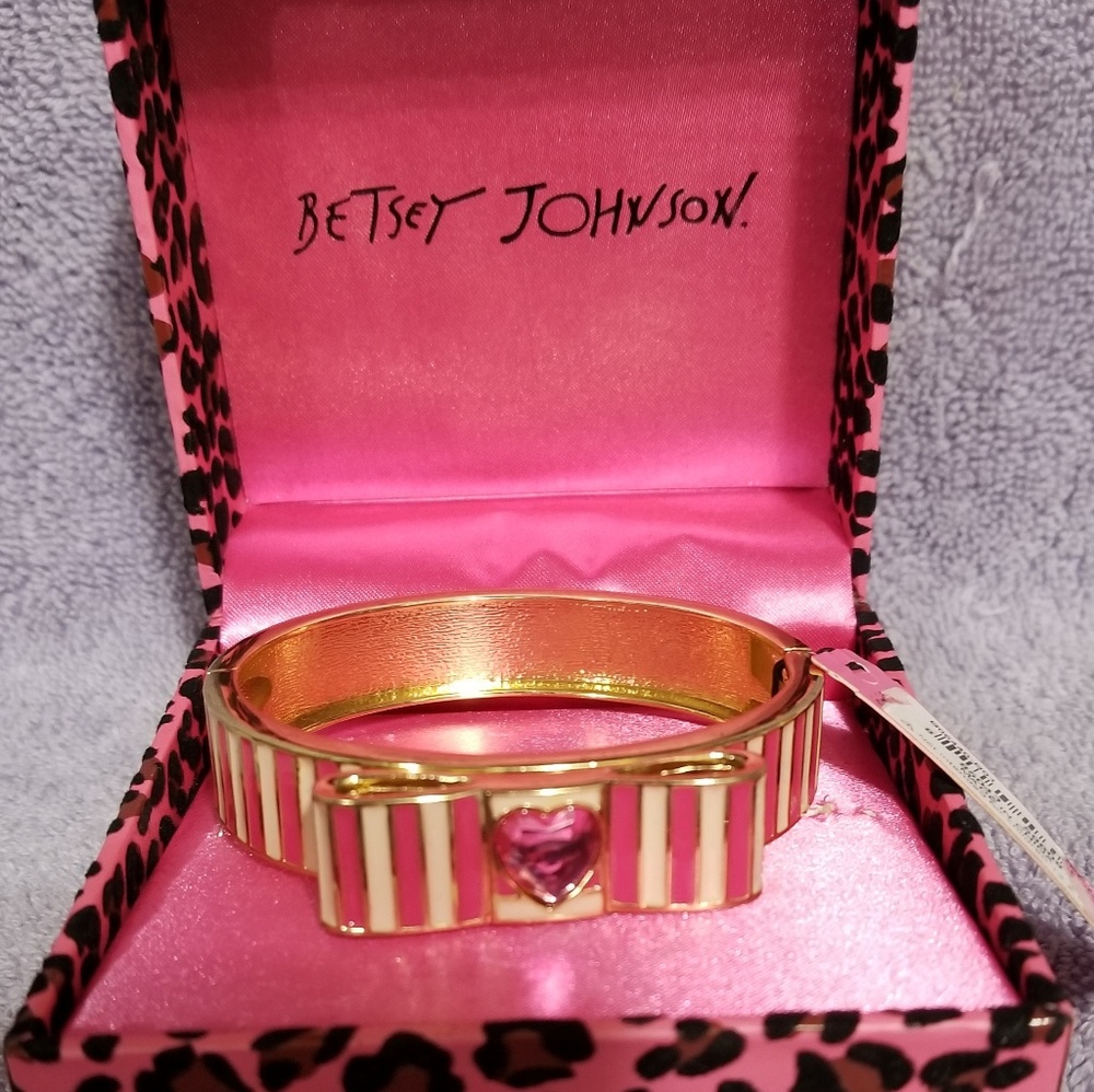 betsey johnson bracelet